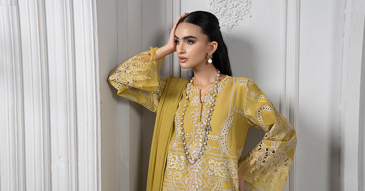 3 Piece Embroidered Lawn Suit | DS-2512-A