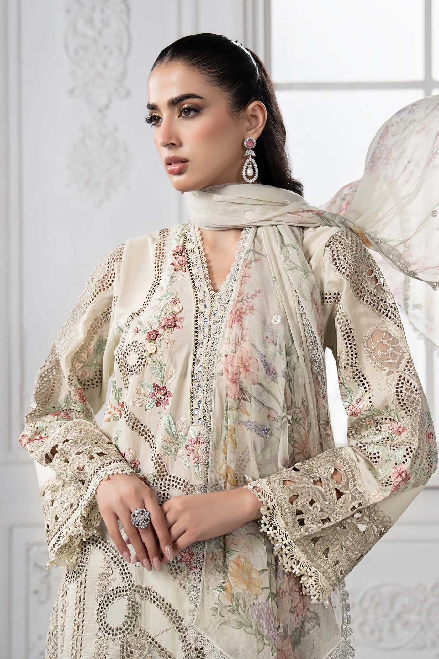 3 Piece Embroidered Lawn Suit | DS-2514-B