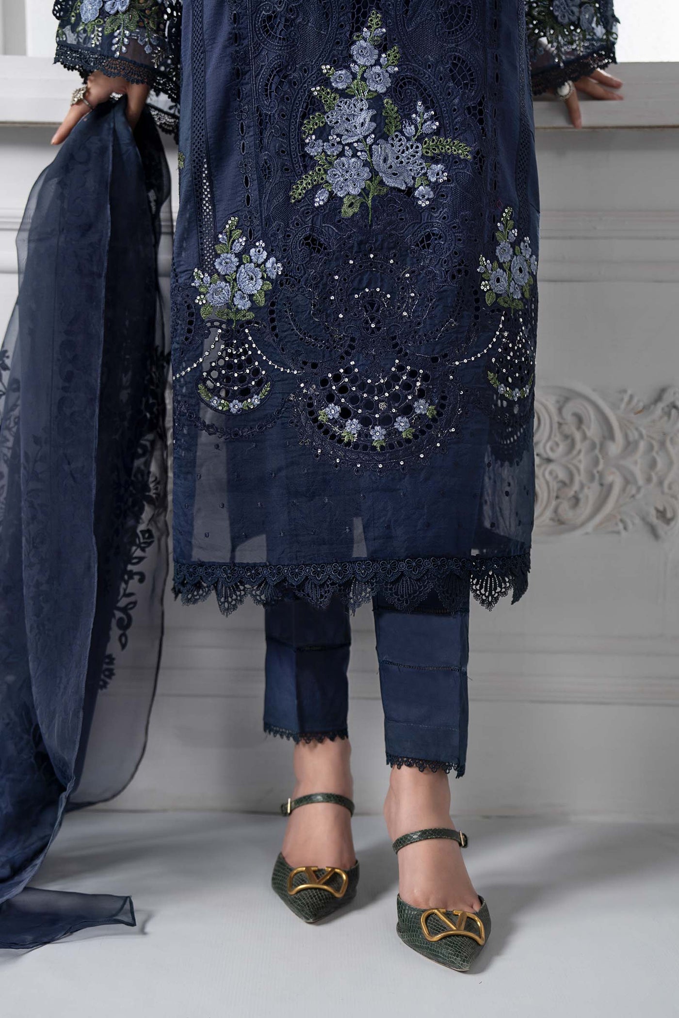 3 Piece Embroidered Lawn Suit | DS-2504-B