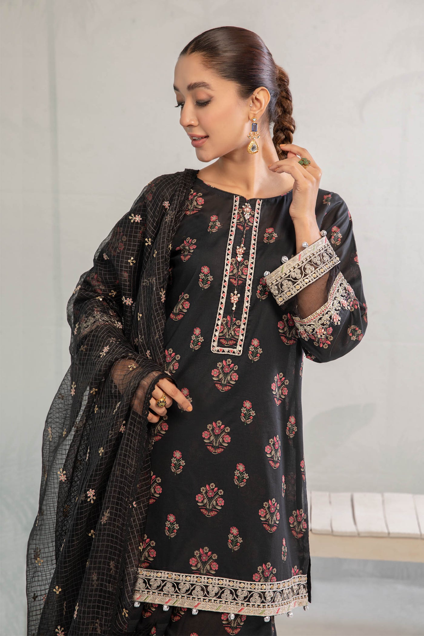 3 Piece Embroidered Lawn Suit | DW-EA23-06R1