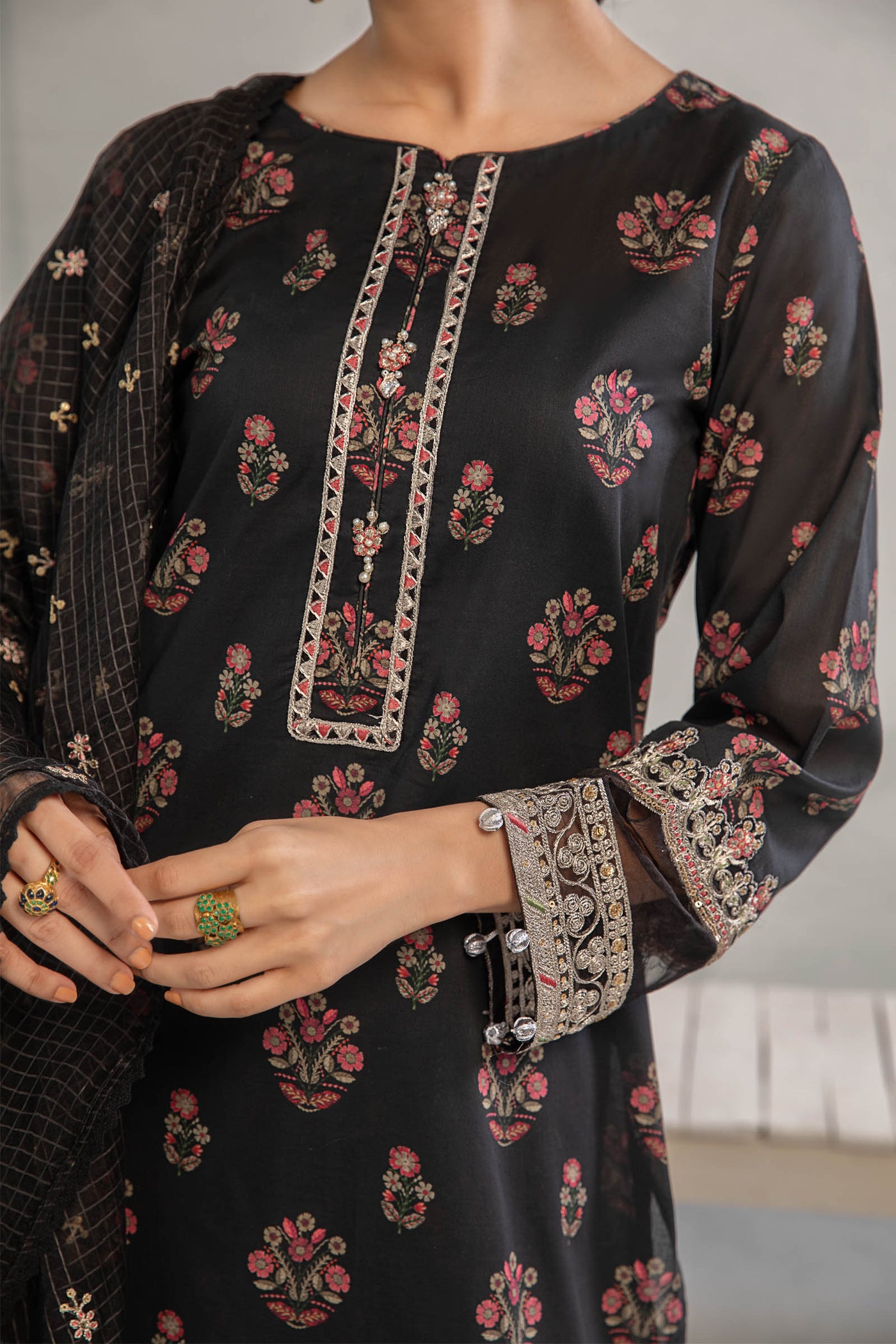 3 Piece Embroidered Lawn Suit | DW-EA23-06R1