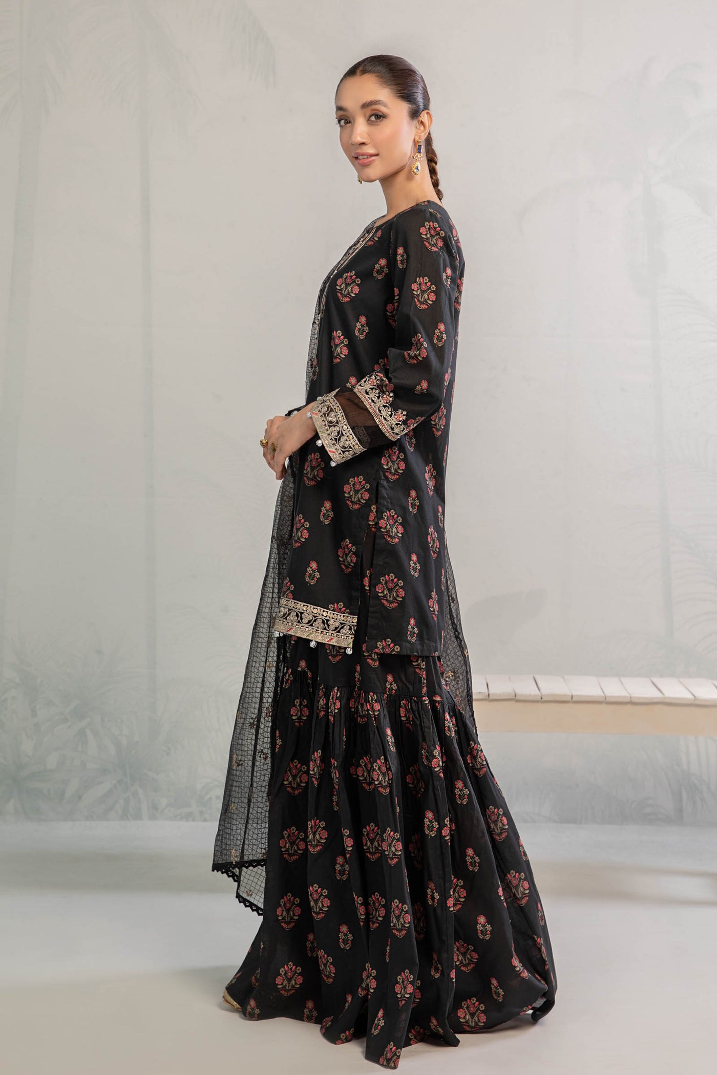 3 Piece Embroidered Lawn Suit | DW-EA23-06R1