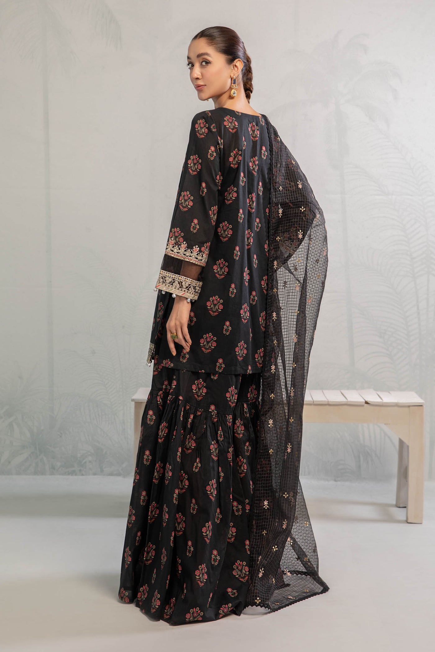 3 Piece Embroidered Lawn Suit | DW-EA23-06R1