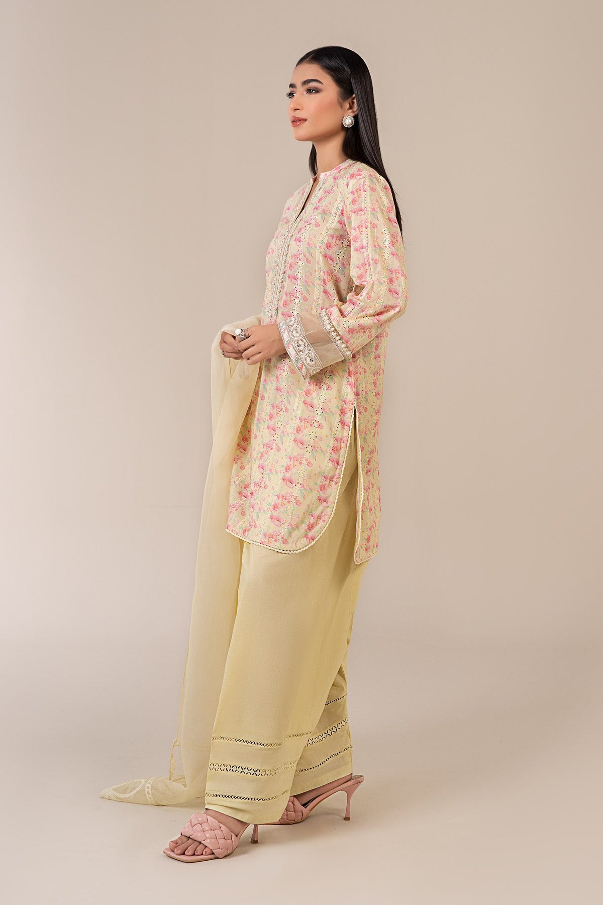 3 Piece Embroidered Lawn Suit | DW-EF25-18 – Maria.B. Designs (AE)