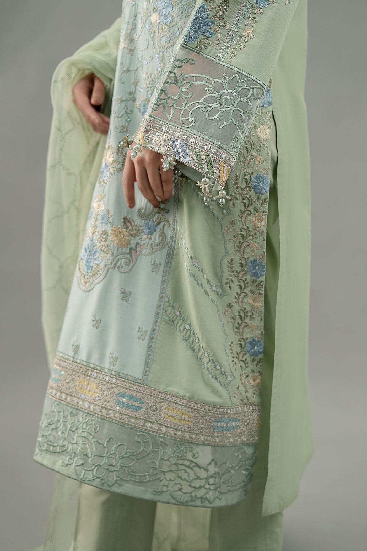 3 Piece Embroidered Lawn Suit | DW-EF25-69