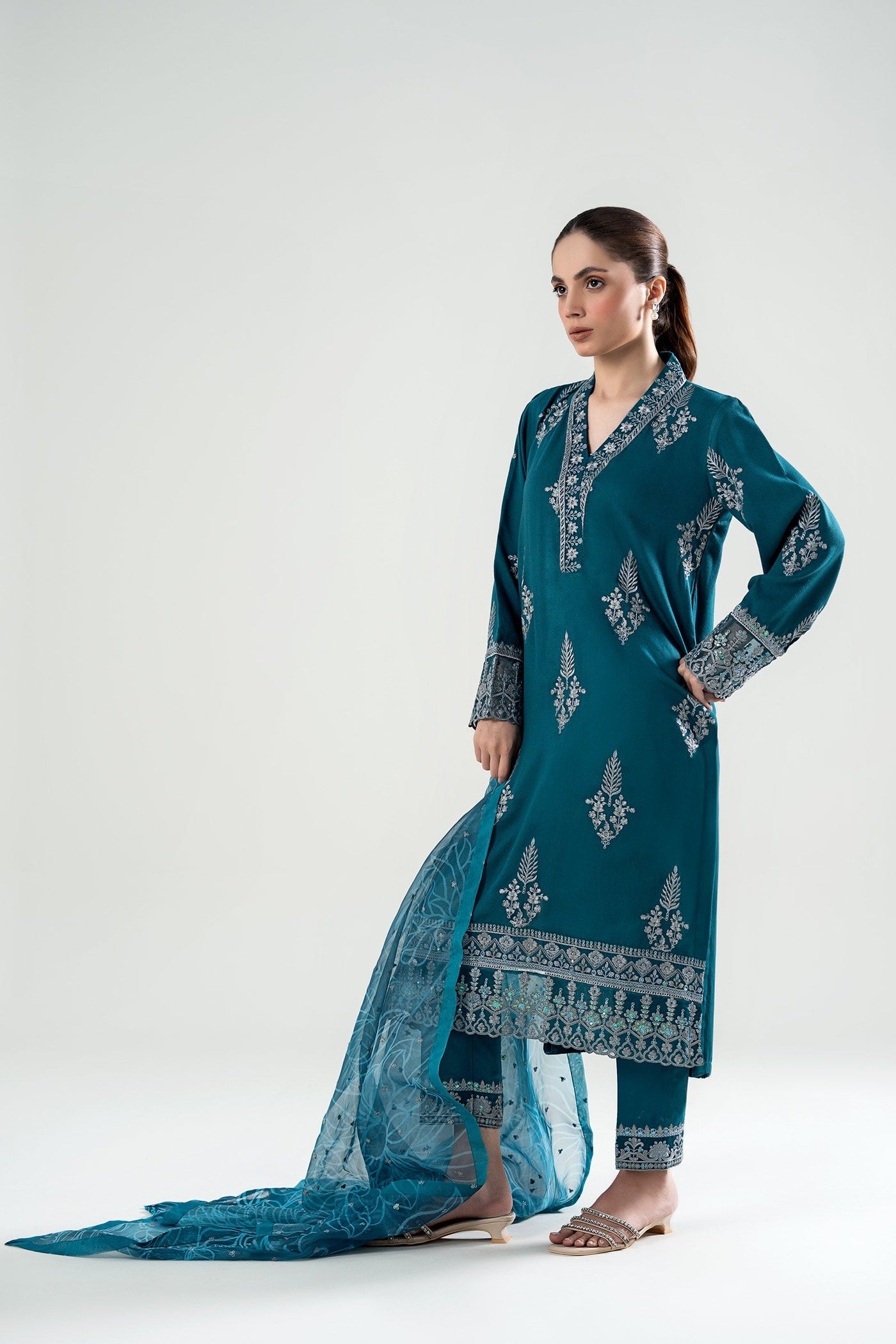 3 Pc Embroidered Karandi Suit | MB-WS24-88