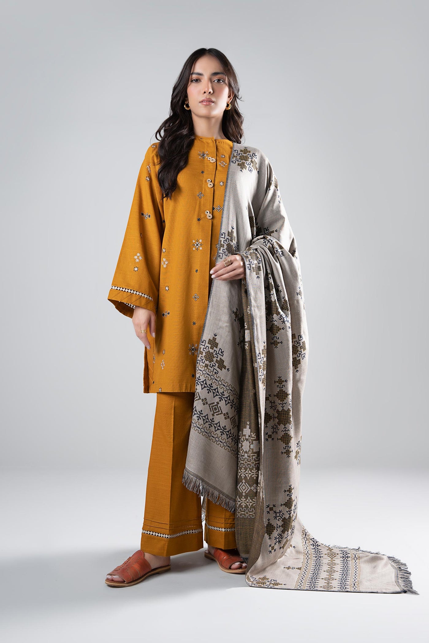 3 Pc Embroidered Khaddar Suit | MB-WS24-93