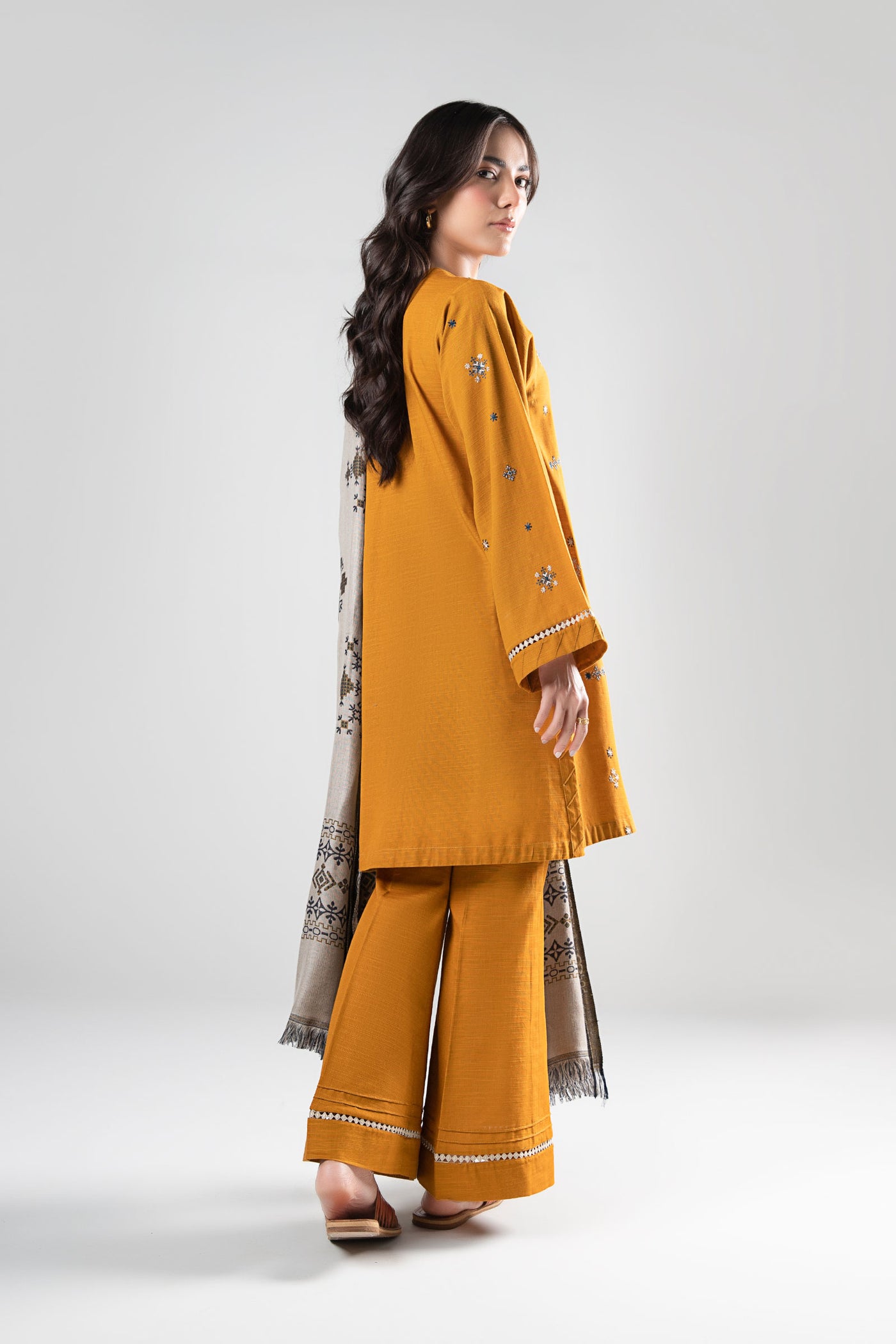 3 Pc Embroidered Khaddar Suit | MB-WS24-93